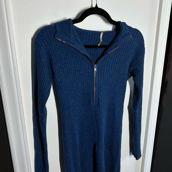 Free People Blue Ribbed Hooded Quarter Zip Wool Blend Sweater Top Size Medium - Picture 2 of 10